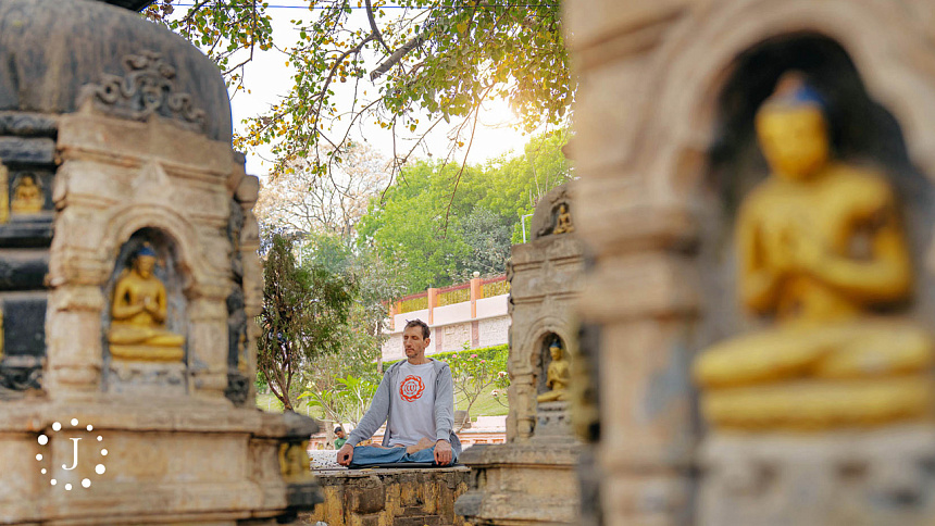 медитация под деревом фото