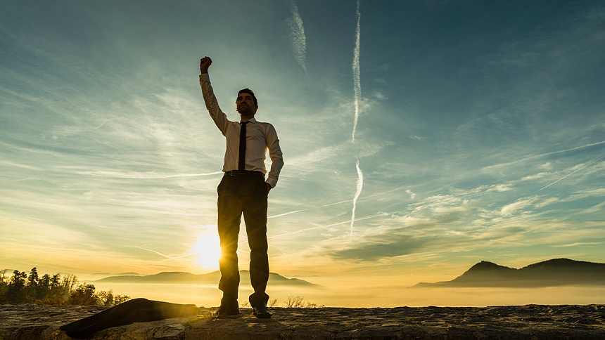 бизнесмен и солнце фото