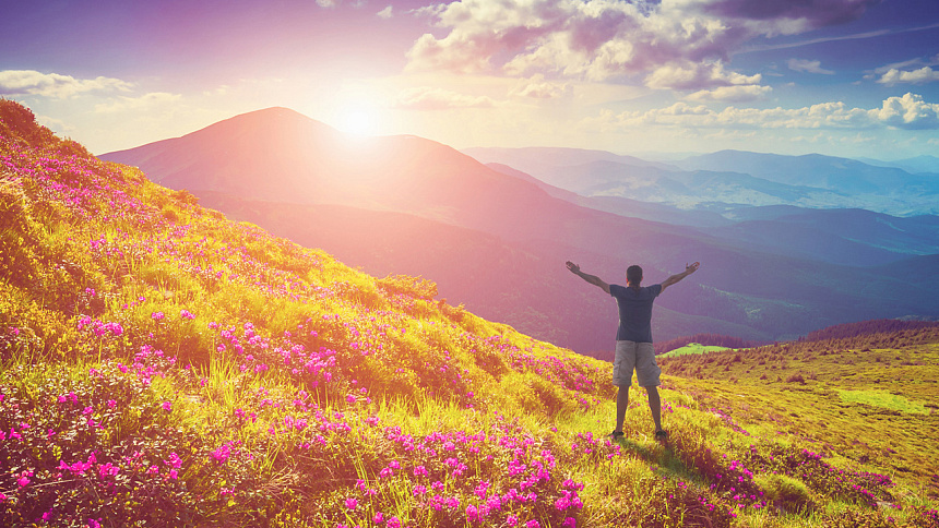 мужчина в горах фото