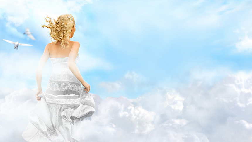 девушка в небе фото