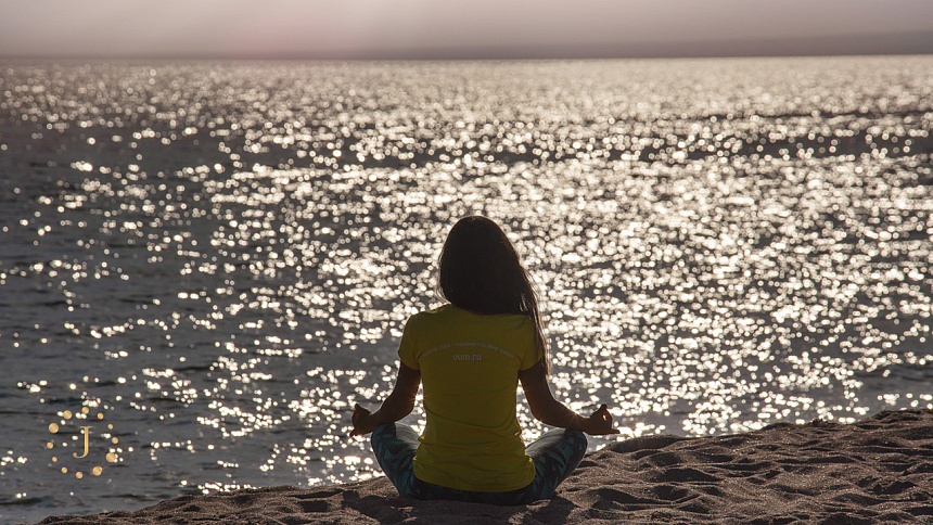 медитация у моря фото