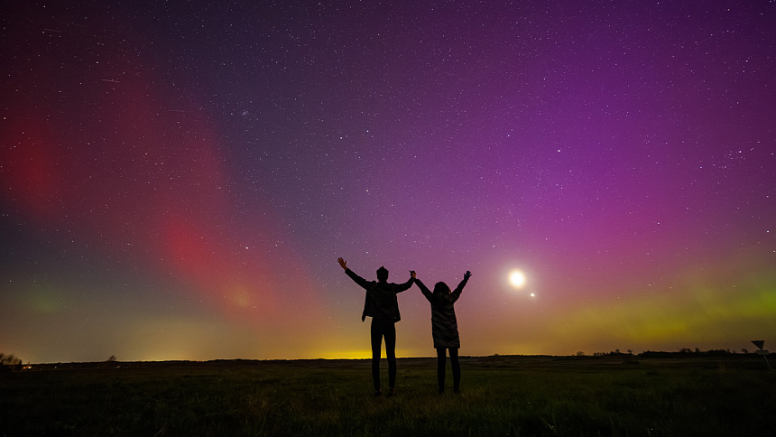 луна и люди фото