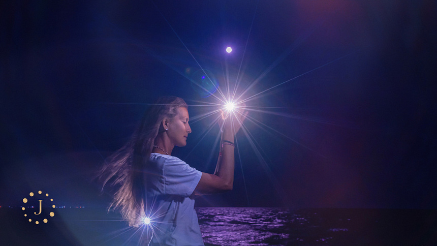 девушка и луна фото