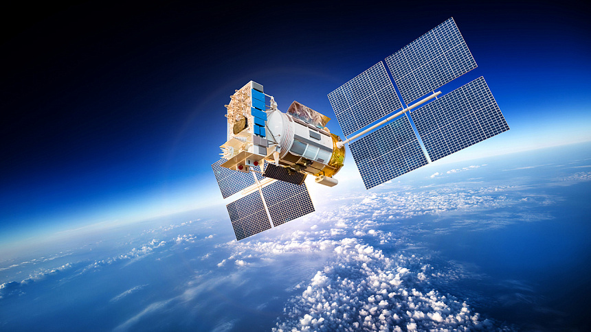 спутник в космосе фото