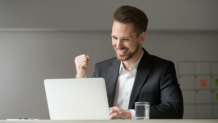 довольный мужчина фото