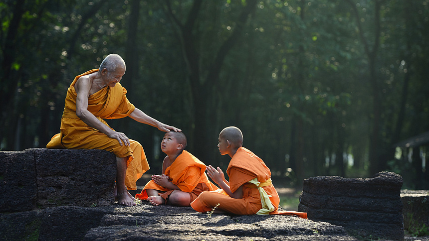 монахи и учитель фото