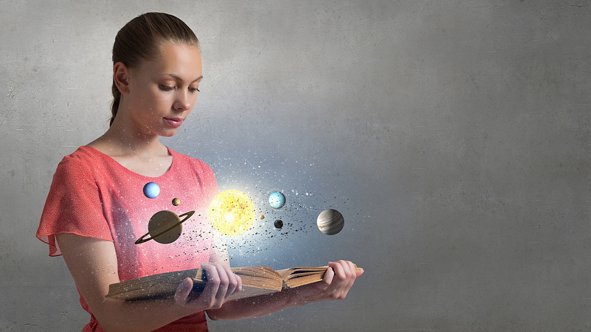 девушка и планеты фото