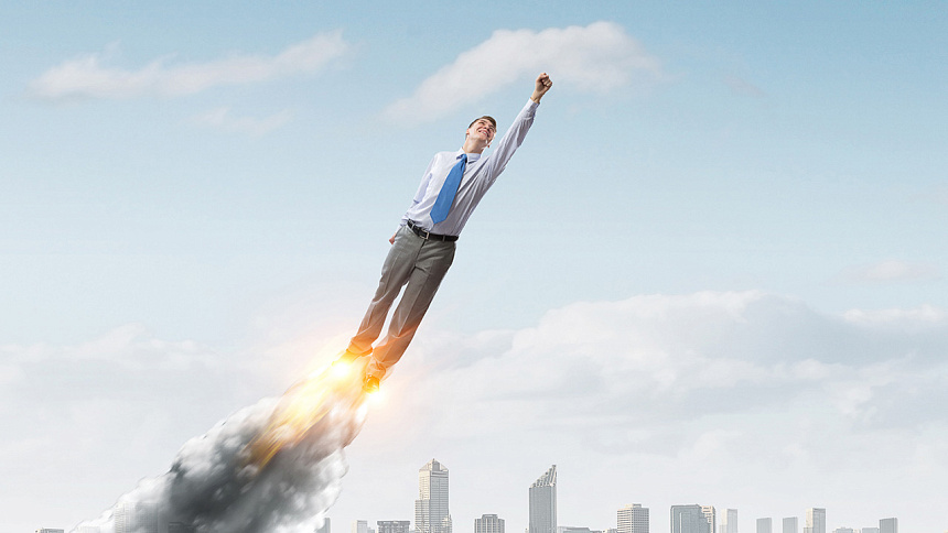 Мужчина летит как ракета фото