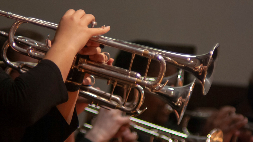 трубач в оркестре фото