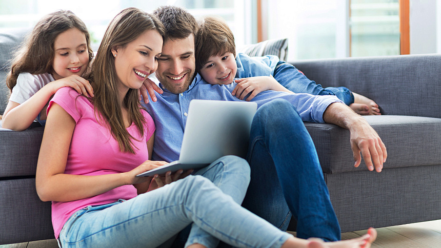 радостная семья фото