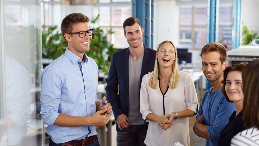 лидер в компании друзей фото